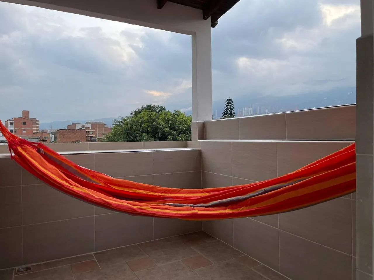 Apartamento En San Marcos Envigado Con Aire C, Balcon Wifi, Central Y Dotado Lägenhet